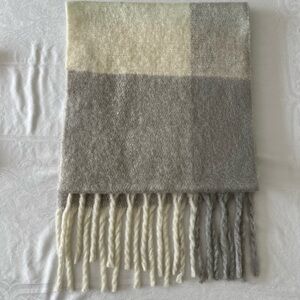 NWOT Free People Gray and Cream Colorblocked Blanket Scarf